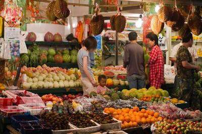 卖水果是摆摊还是开店赚的多?为什么卖水果的混得比白领还好?