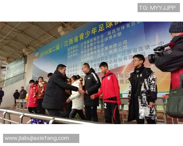 足球明星亲子时光大揭秘：他们如何与孩子们共享快乐与成长