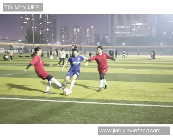 运动会足球明星闪耀赛场展现青春风采与团队精神